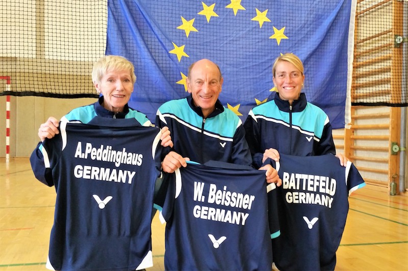 Bei Welt- und Europameisterschaften sind auf der Sportkleidung nur Großbuchstaben erlaubt.