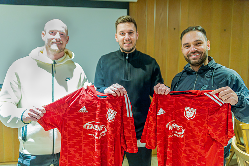 Erfahrung gebucht: SVN-Coach Sebastian Hull (Mitte) begrüßt Lennard Schönen (links) und Ylli Syla.